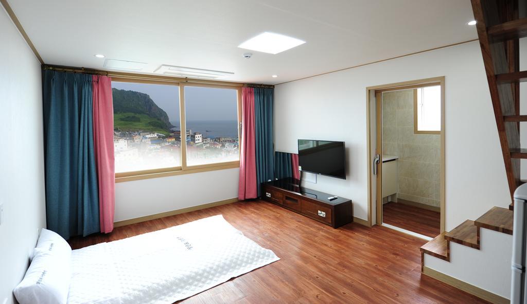 Seongsanpo Love Pension Seogwipo Exteriör bild