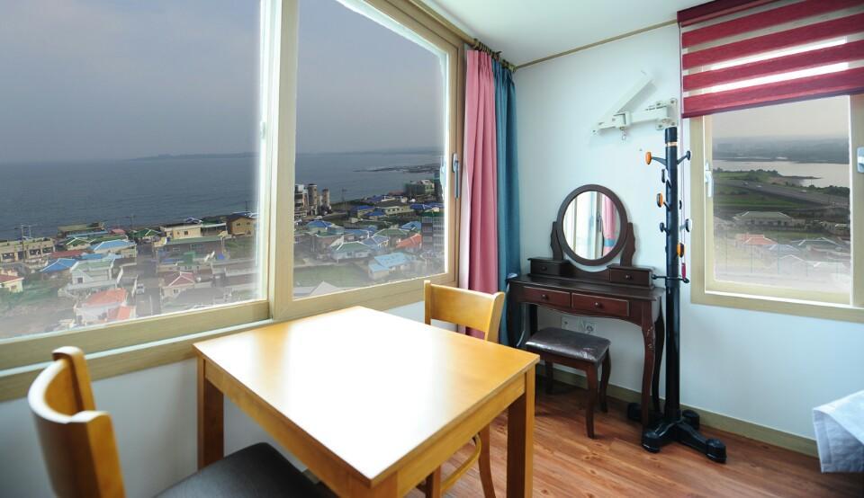 Seongsanpo Love Pension Seogwipo Exteriör bild